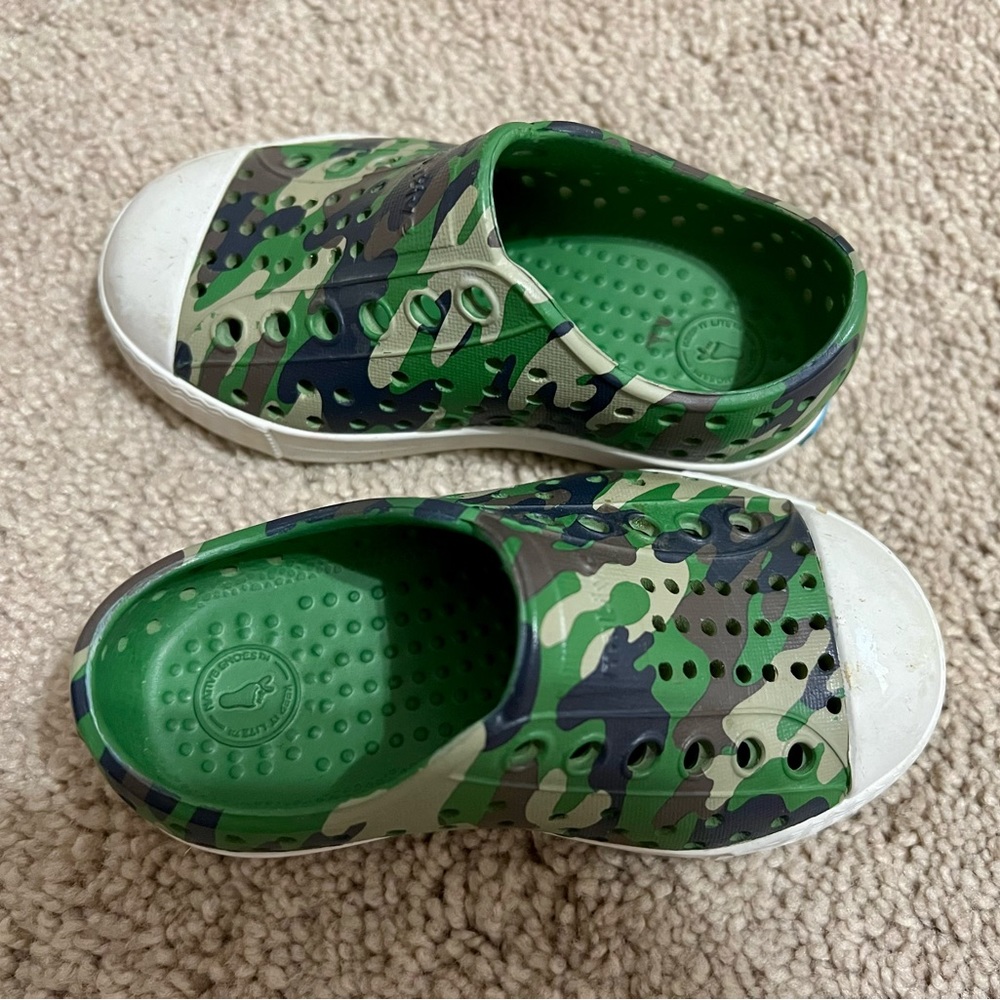Native shoes size 5